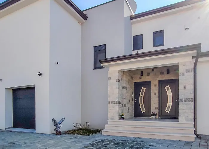 Apartman Lovely In With Wifi Porec